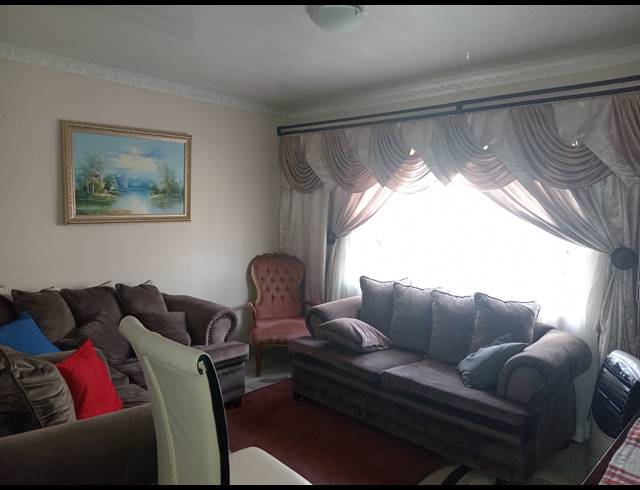 3 BEDROOM FREESTANDING FOR SALE IN LETSOPA